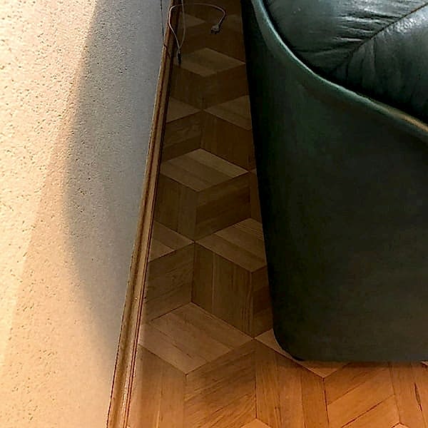 клининг пола за диваном